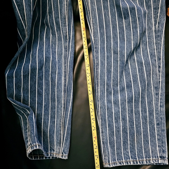 American Eagle Highest Mom Jeans Stripe sz 8 Denim Original Blue & White - Picture 12 of 12